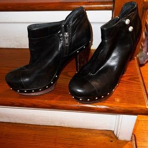 UGG Anbrosia Bootie. Size 9.5